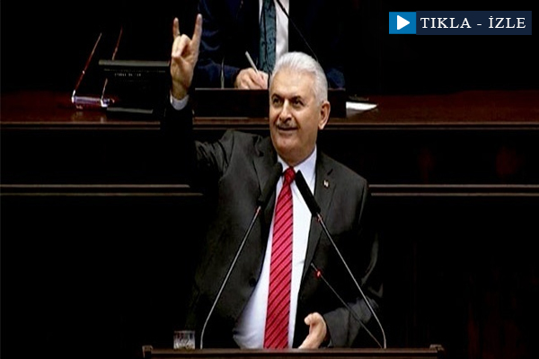 Başbakan Yıldırım bozkurt işareti yaptı