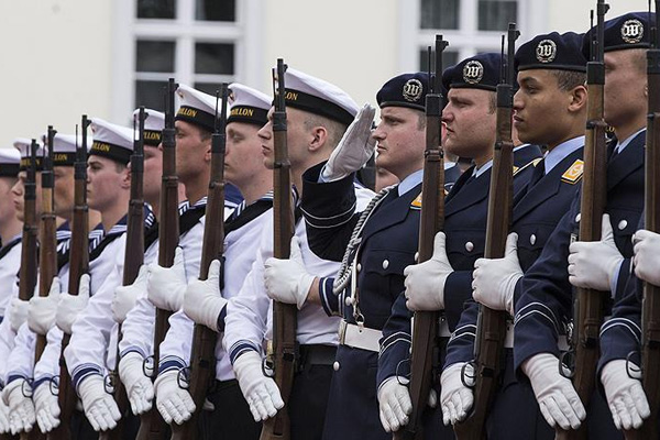 Almanya asker sayısını artıracak