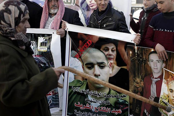 Yaralı Filistinliyi öldüren İsrail askerine hapis