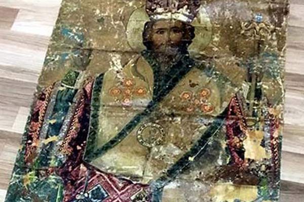 Yüzyıllık eser ele geçirildi