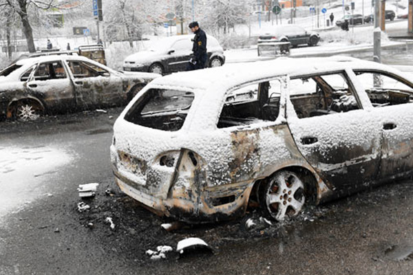 Trump'ın sözlerinden sonra İsveç'te göçmen isyanı çıktı