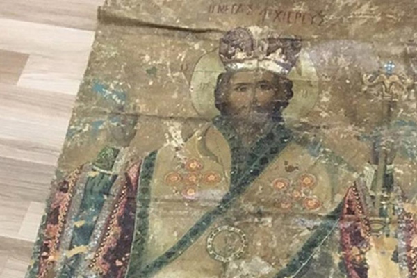 Otomobilin bagajında ikona ele geçirildi