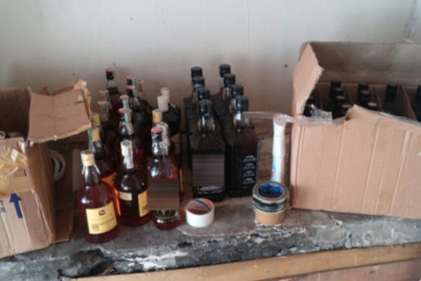 Fatih’te sahte içki ele geçirildi