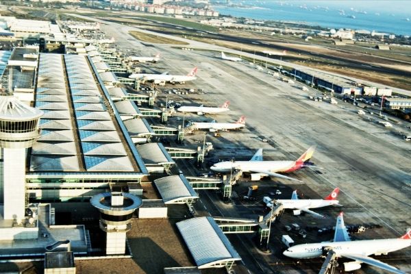 Atatürk Havalimanı’nda iniş ve kalkışlara radar arızası engeli