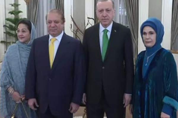 Erdoğan, Pakistan Başbakanı ile görüştü