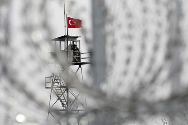 2 Türk komandosu Yunanistan'a kaçtı