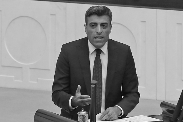 'Hükümet 'Suriye'de zalim bir rejim var' demek için Suriyelileri Türkiye'ye davet etti'