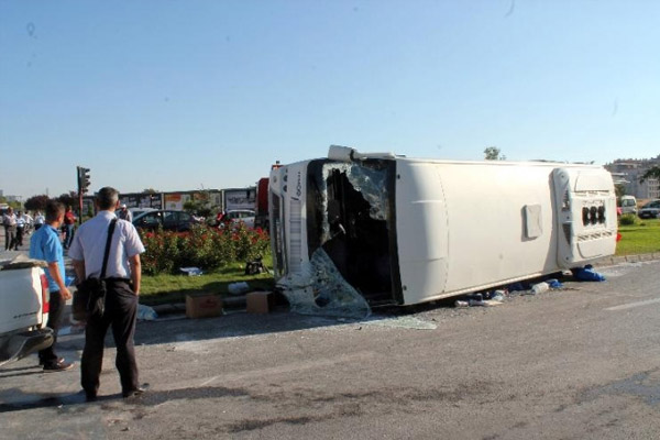Servis TIR’la çarpıştı: 16 yaralı