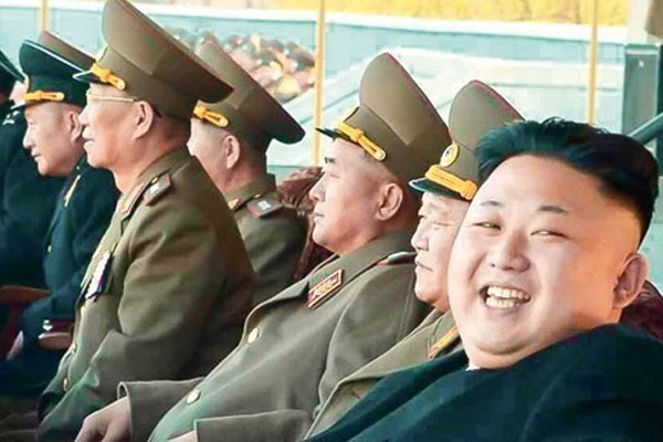 Çok sayıda askeri yetkiliyi görevden aldı