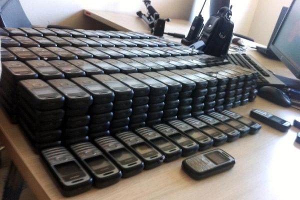 705 kaçak telefon yakalandı