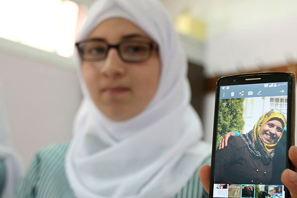 Filistinli öğrenciler öğretmenlerini bekliyorlar