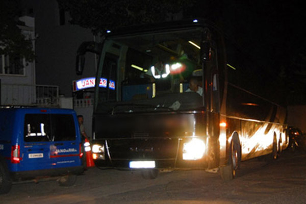 Otobüsten 72 kaçak çıktı