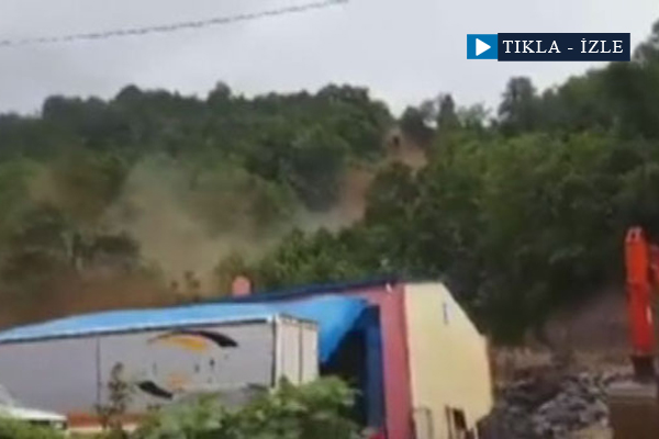 Hopa'daki sel anı kamerada