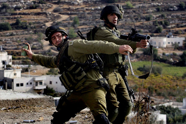 İsrail askerleri köy basıp 6 Filistinliyi yaraladı