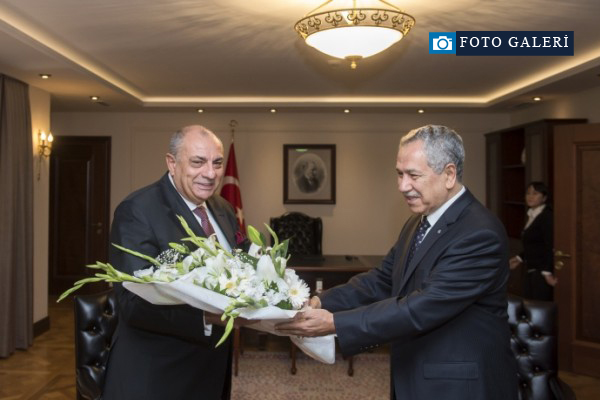 Arınç görevi Türkeş'e teslim etti