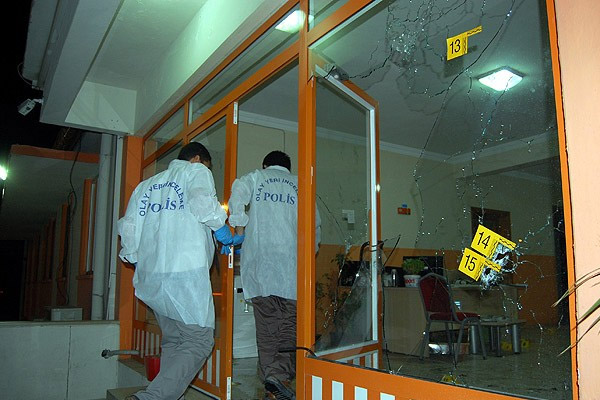 AK Parti binasına saldırıda 2 yakalama