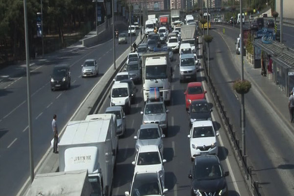 Haliç Köprüsü'nde trafik kilitlendi