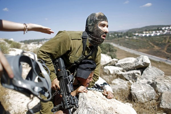 İsrail askerlerine direnen kız tanıdık çıktı