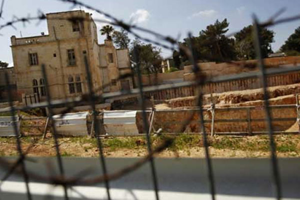 'Tatbikat' için Filistinlilerin evlerini boşalttı