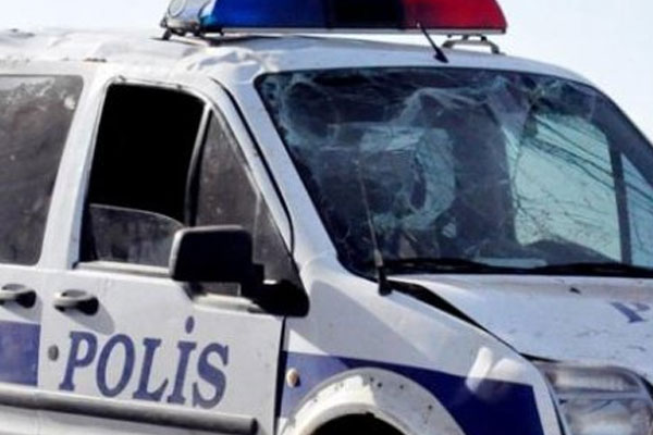 Polis aracına silahlı saldırı