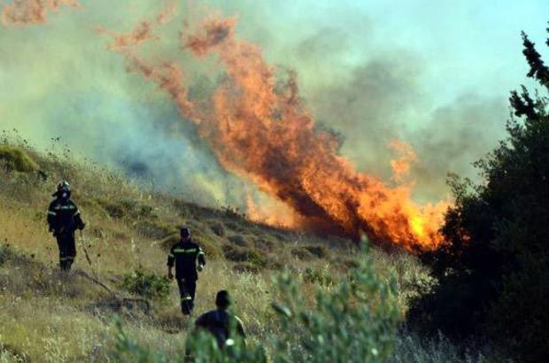 Yunanistan'ın adası yanıyor
