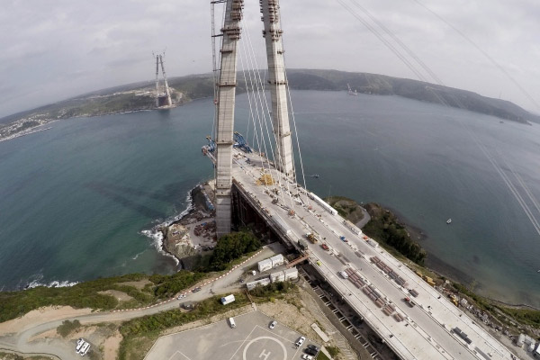 Üçüncü köprüde çelik halatlara geçildi