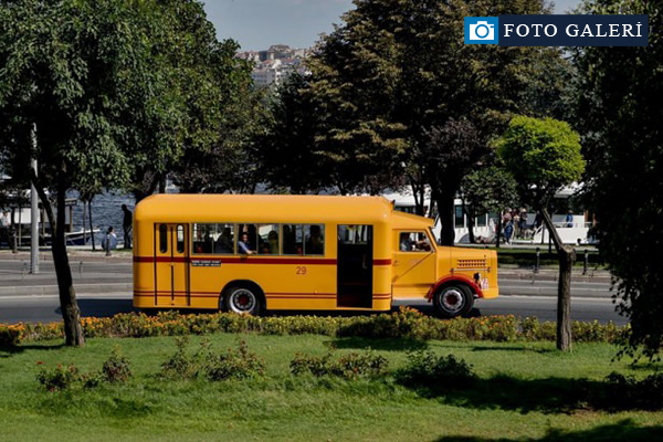 Nostalji otobüsleri İstanbul sokaklarında