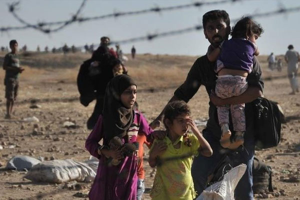IŞİD'den kaçan binlerce sivil Türkiye sınırına yığıldı