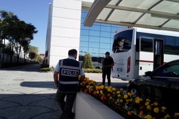 Koza Holding'e  polis operasyonu