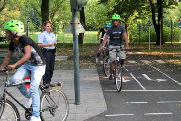 Avrupa'ya geçmenin kolay yolunu buldular