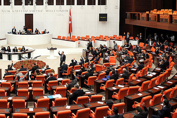 Mecliste hem tezkere hem yemin