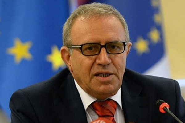 Polis baskınına AB bakanından  tepki