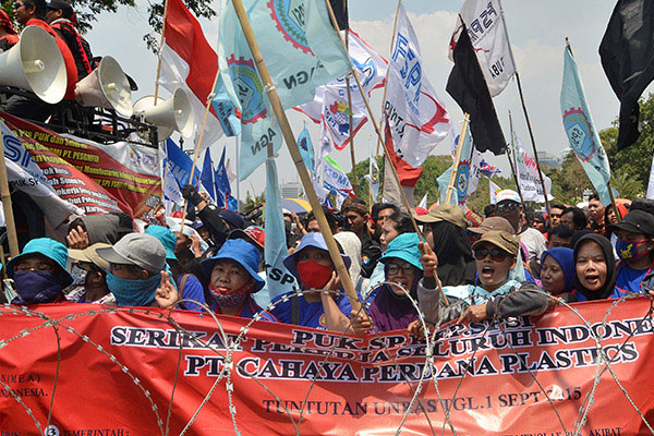 Endonezya'da  ayaklandı