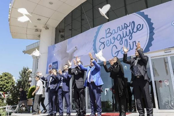 Oğlunun katilini  affeden anne Türkiye'de