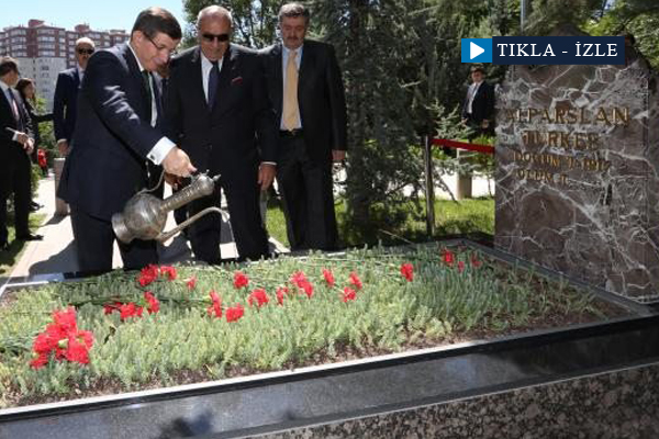 Davutoğlu ve Türkeş'ten sürpriz ziyaret