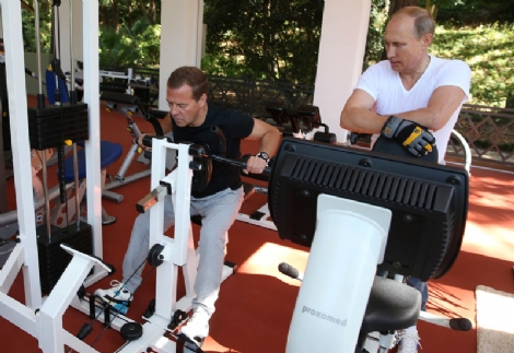 Putin ve Medvedev dünyaya meydan okudu