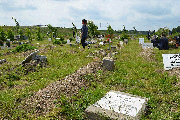 Müslüman mezarlığına saldırı