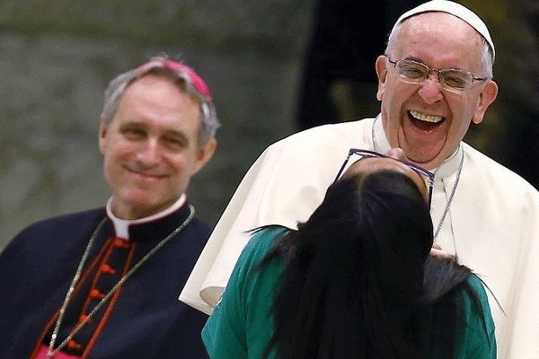 Papa'dan kadınlara af