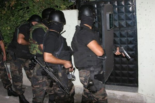 İstanbul ve İzmir'de operasyon