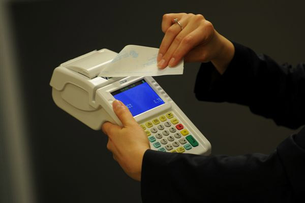 Pizza fişi diye senet imzalattılar