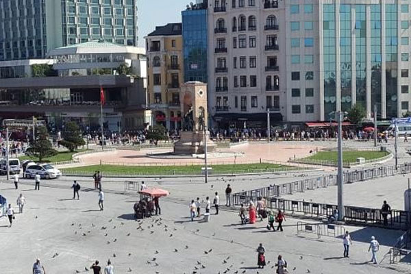 Taksim'de bomba alarmı