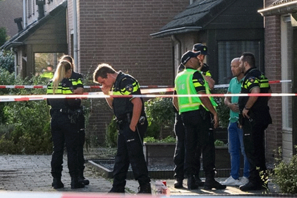 Üç Türk evlerinde ölü bulundu