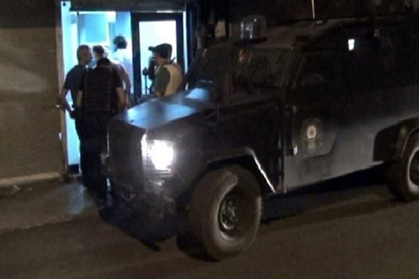 Diyarbakır'da kahvehane baskını