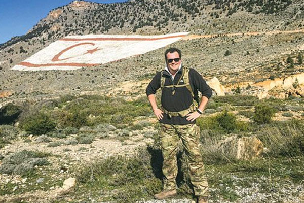 İgiliz komutan Kıbrıs’tan İngiltere’ye yürüdü