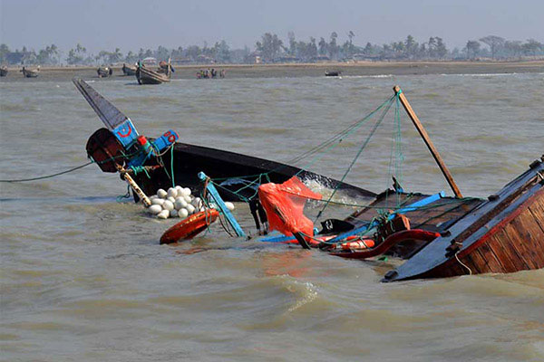 Malezya'da mülteci teknesi battı