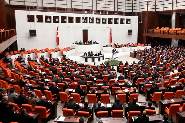 Bağımsız bakanlar yemin etti