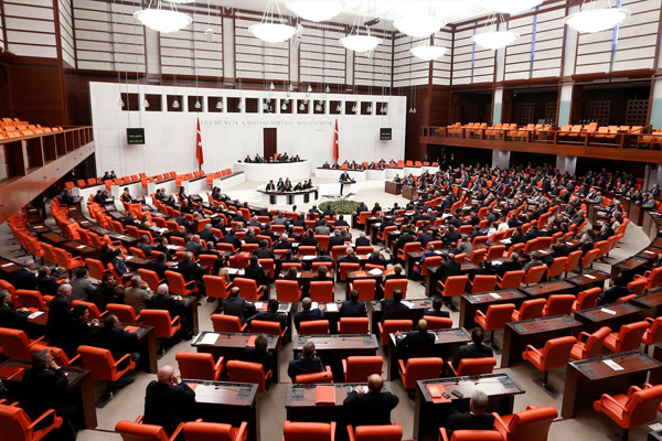 Irak ve Suriye tezkeresi kabul edildi