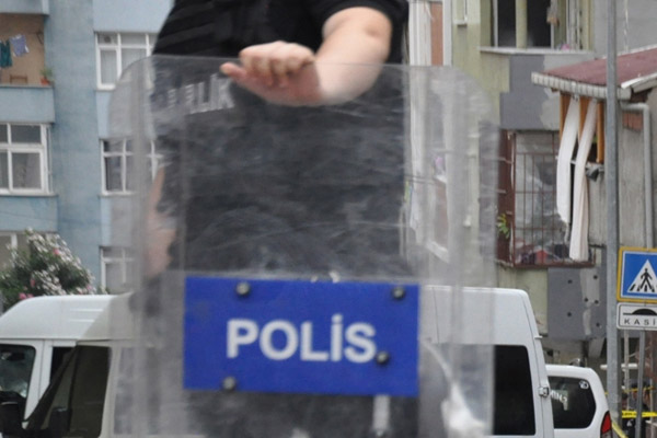 Van’da polise bombalı saldırı