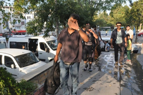 İki minibüsten 62 Suriyeli çıktı