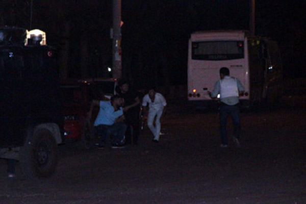 Ambulansa desteğe giden polise saldırı